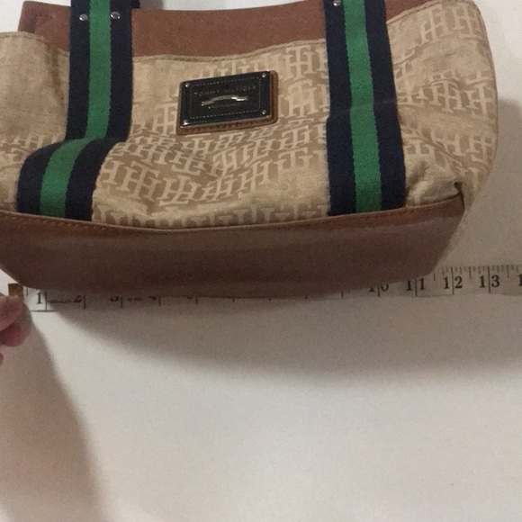 Tommy Hilfiger American Classic Purse - inside zipper and 4 outside comp… - Picture 6 of 16